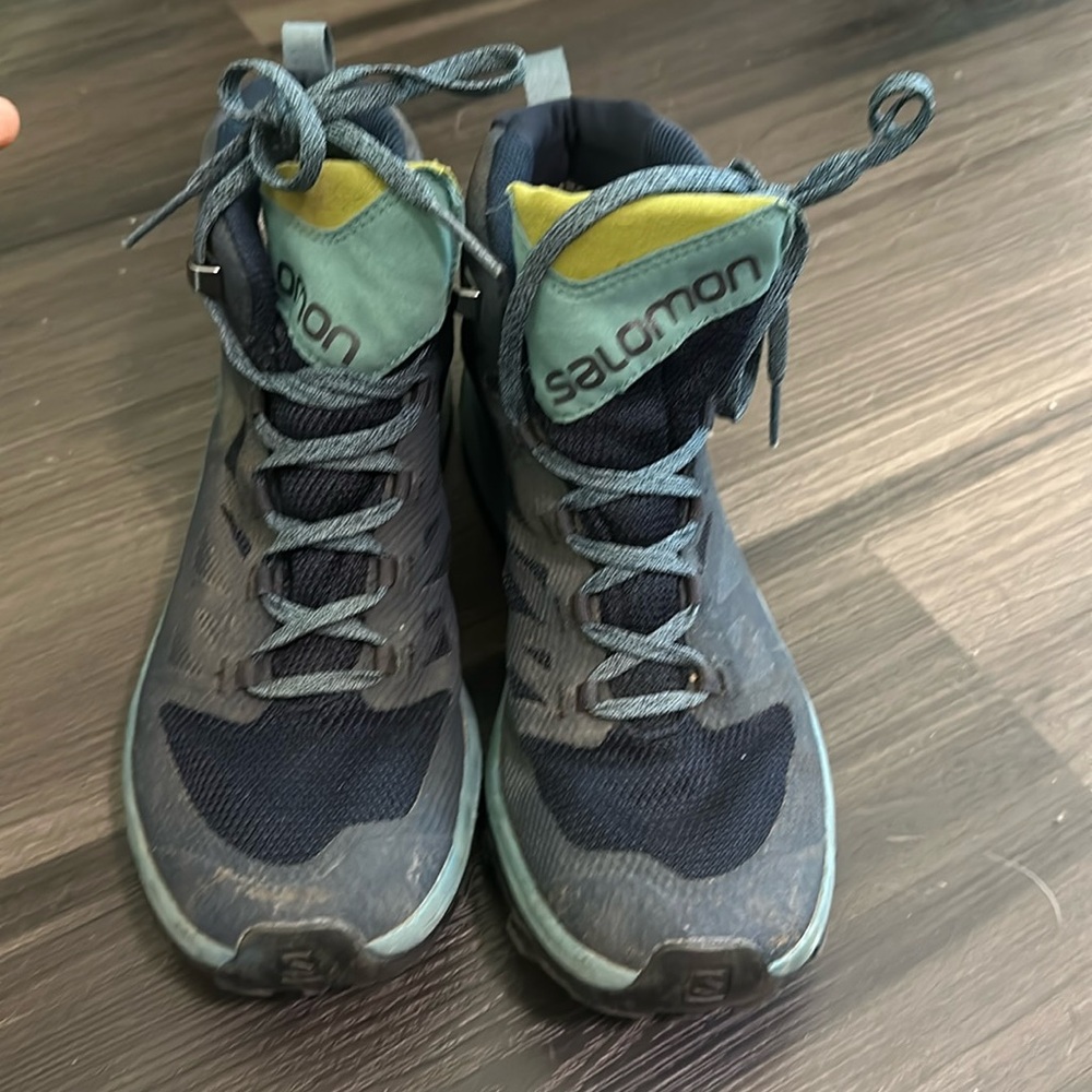 Great condition Salomon hiking boots lightweight